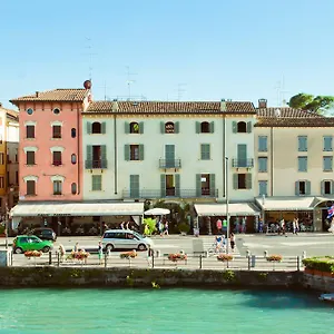 Casa Girardi , Peschiera del Garda Włochy